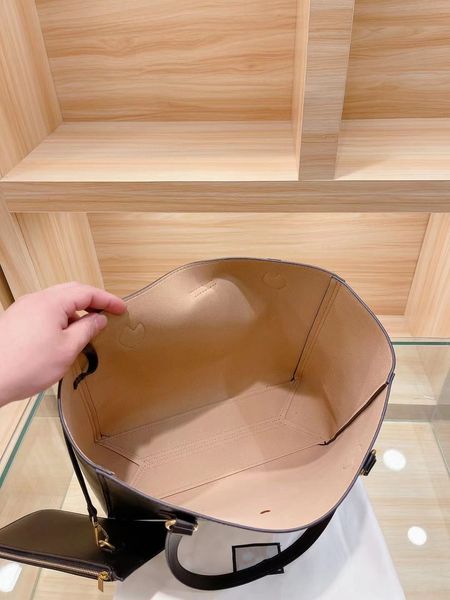 luxurys cowhide material bags luxury handbag totes high-end large capacity people follow the fashion
luxurys cowhide material bags luxury handbag totes high-end large capacity people follow the fashion