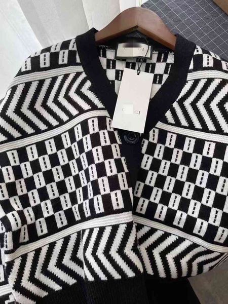 21 new black and white geometric pattern knitted wool cardigan women's loose short fashion sweater coat, White;black
21 new black and white geometric pattern knitted wool cardigan women's loose short fashion sweater coat, White;black
