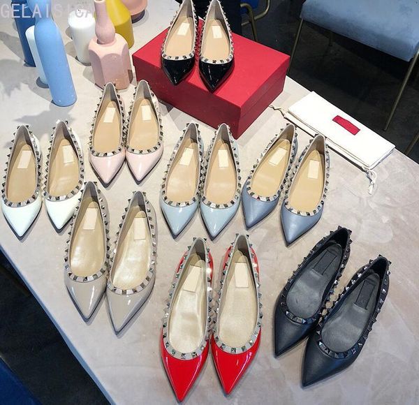 sandals 2021 brand v right rivet point toe black suede flat real leather shallow mouth sandals single shoes size 34-43
sandals 2021 brand v right rivet point toe black suede flat real leather shallow mouth sandals single shoes size 34-43