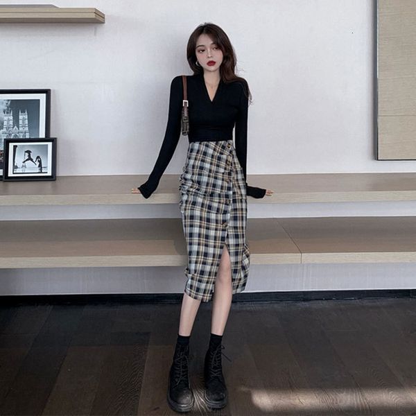 2021 early autumn large v-neck low cht long sleeve slim t-shirt + high waist split check skirt two-piece set, White
2021 early autumn large v-neck low cht long sleeve slim t-shirt + high waist split check skirt two-piece set, White