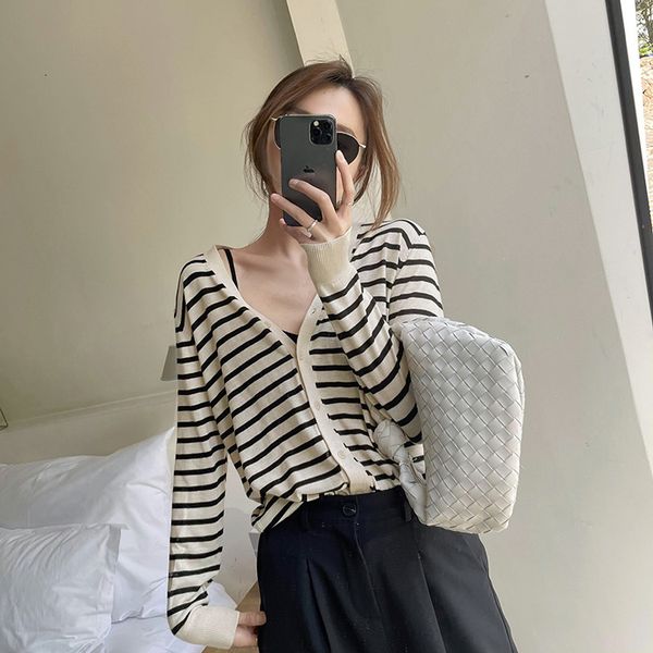 women's tees t-shirt long sleeved air conditioning shirt thin style with sunscreen knitted cardigan women's loose v-neck striped, White
women's tees t-shirt long sleeved air conditioning shirt thin style with sunscreen knitted cardigan women's loose v-neck striped, White