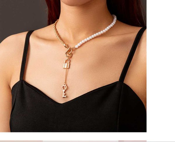 pendant necklaces 2021 european and american wowen creative pearl splice twist chain design ot button lock key clavicle necklace, Silver
pendant necklaces 2021 european and american wowen creative pearl splice twist chain design ot button lock key clavicle necklace, Silver