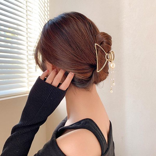 hair accessories women vintage elegant pearl tassel geometric hollow metal sweet decorate headband fashion
hair accessories women vintage elegant pearl tassel geometric hollow metal sweet decorate headband fashion
