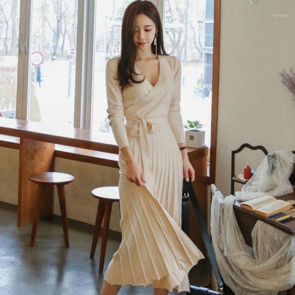 casual dresses 2021 winter korea v-neck sashes beige knit vestidos women's pleated slim mid-calf sweater dress, Black;gray
casual dresses 2021 winter korea v-neck sashes beige knit vestidos women's pleated slim mid-calf sweater dress, Black;gray