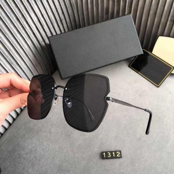 fashion summer beach sunglasses woman overszie goggle sunglasses for man woman uv400 with gift box 1312, White;black
fashion summer beach sunglasses woman overszie goggle sunglasses for man woman uv400 with gift box 1312, White;black