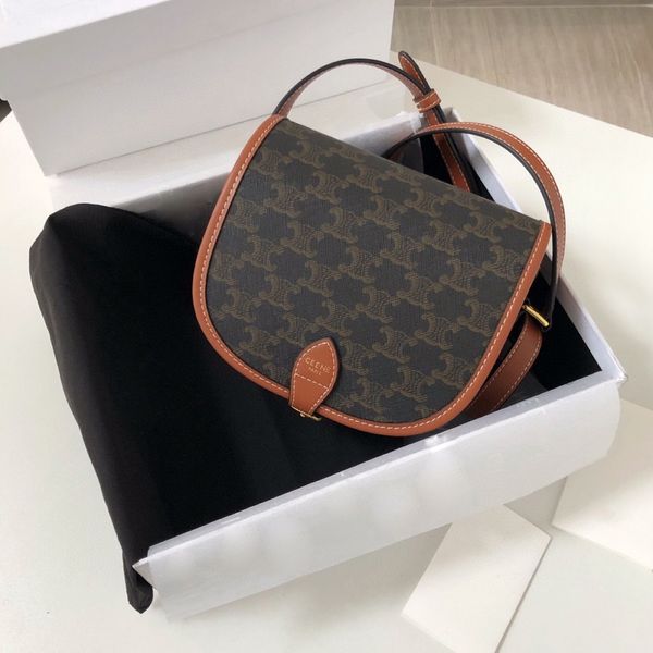 design handbag lisa anna's same saddle old flower, antique bag, messenger with one shoulder, leather contrast, women's bag fashion, Red;black
design handbag lisa anna's same saddle old flower, antique bag, messenger with one shoulder, leather contrast, women's bag fashion, Red;black