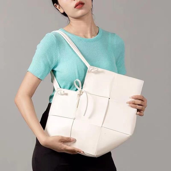 evening bags 2021 trendy brand design pu leather woven soft shoulder bag women larger capacity shopping handbag ladies underarm tote
evening bags 2021 trendy brand design pu leather woven soft shoulder bag women larger capacity shopping handbag ladies underarm tote