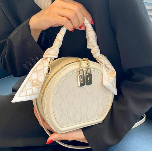 evening bags luxury small round bag 2021 fashion high-quality jacquard fabric women's designer handbag travel shoulder messenger
evening bags luxury small round bag 2021 fashion high-quality jacquard fabric women's designer handbag travel shoulder messenger