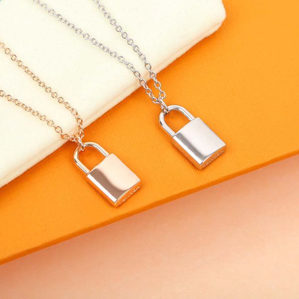 2021 pendant necklace with white diamond for women wedding jewelry gift in two colors plated have box ps4706, Silver
2021 pendant necklace with white diamond for women wedding jewelry gift in two colors plated have box ps4706, Silver