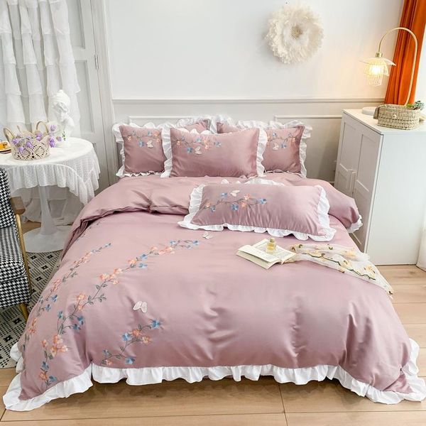 bedding sets 2021 products 4pcs satin silk embroidery bed set double king size duvet cover sheet pillowcase
bedding sets 2021 products 4pcs satin silk embroidery bed set double king size duvet cover sheet pillowcase