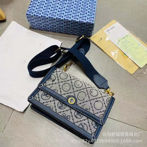 design purse new fashion organ bag pu splicing leisure old canvas wide shoulder strap small square single shoulder messenger bag
design purse new fashion organ bag pu splicing leisure old canvas wide shoulder strap small square single shoulder messenger bag