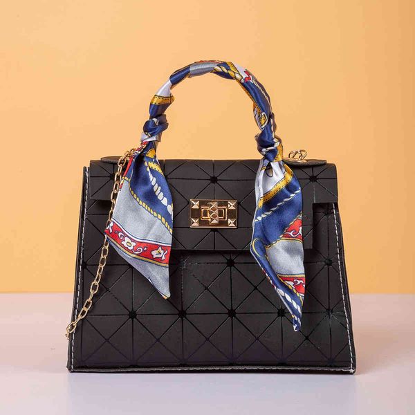 wallet xiaobao female 2021 fashion pure color versatile silk scarf xiaofang bag messenger handmade, Red;black
wallet xiaobao female 2021 fashion pure color versatile silk scarf xiaofang bag messenger handmade, Red;black