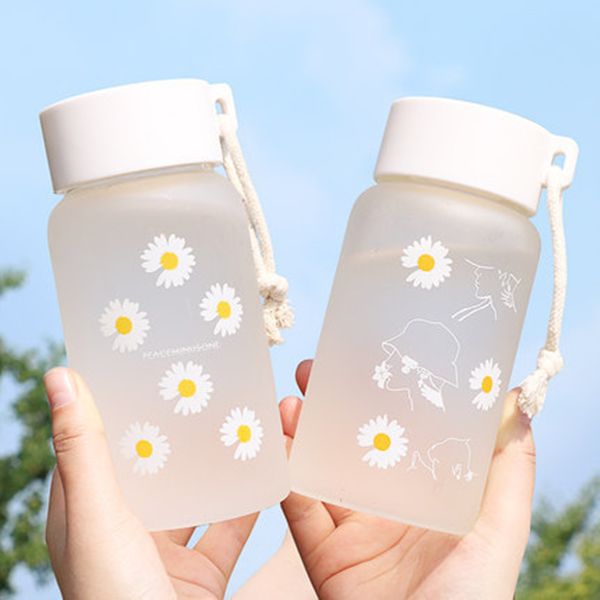 matte/transparent daisy printed men women water bottle with portable rope 500ml travel outdoor easy carrying cup
matte/transparent daisy printed men women water bottle with portable rope 500ml travel outdoor easy carrying cup