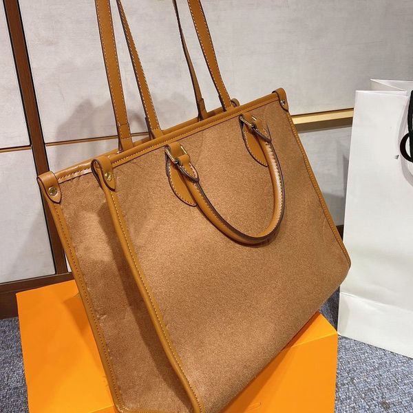 woolen shopping handbags tote bag fashion plain l letter interior zipper high-capacity hasp, Red;black
woolen shopping handbags tote bag fashion plain l letter interior zipper high-capacity hasp, Red;black