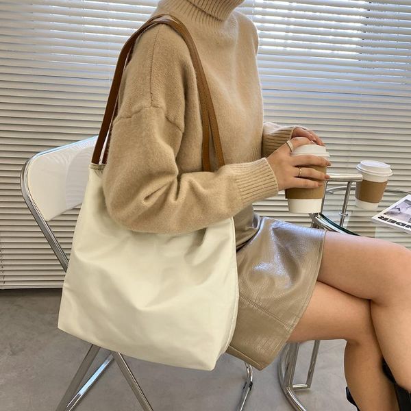 outdoor large capacity shoulder bag clutch fashion exquisite shopping daily women tote hit color handbags cross body
outdoor large capacity shoulder bag clutch fashion exquisite shopping daily women tote hit color handbags cross body
