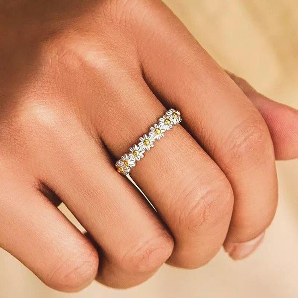 cluster rings vintage sweet little daisy ring for women mini cute drip glaze white flower adjustable open cuff party wedding jewelry, Golden;silver
cluster rings vintage sweet little daisy ring for women mini cute drip glaze white flower adjustable open cuff party wedding jewelry, Golden;silver
