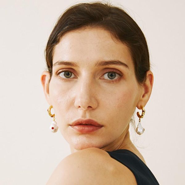 stud women's 2021 elegant earrings shaped pearl retro, Golden;silver
stud women's 2021 elegant earrings shaped pearl retro, Golden;silver