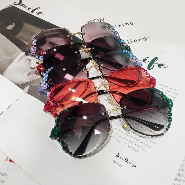 rimless sunglasses with diamond women gradual change lenses anti ultraviolet personalized elegant atmosphere fashion trend, White;black
rimless sunglasses with diamond women gradual change lenses anti ultraviolet personalized elegant atmosphere fashion trend, White;black