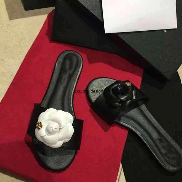 genuine leather luxury metal flower decor slippers summer new solid color beach sandals open toe women flats shoes, Black
genuine leather luxury metal flower decor slippers summer new solid color beach sandals open toe women flats shoes, Black