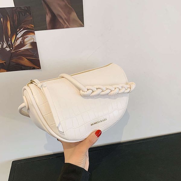feini beishi 2021 stone pattern half round saddle bag single shoulder msenger leisure trendy women's
feini beishi 2021 stone pattern half round saddle bag single shoulder msenger leisure trendy women's
