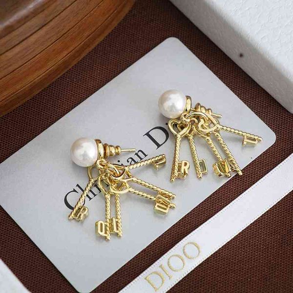 luxury cd fashion classic pearl designer dijia jewelry earrings letter d family female key hanging light gold personalized, Red;brown
luxury cd fashion classic pearl designer dijia jewelry earrings letter d family female key hanging light gold personalized, Red;brown