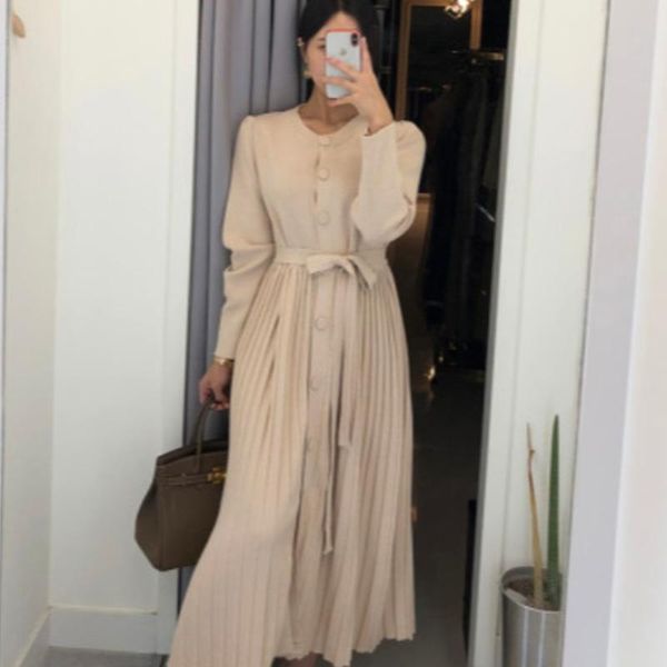 style loose single breasted dresses long-sleeved elegant knitted pleated sweater dress for women c669 casual, Black;gray
style loose single breasted dresses long-sleeved elegant knitted pleated sweater dress for women c669 casual, Black;gray