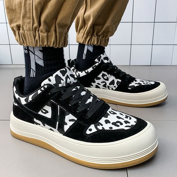 new spring summer mens shoes for men casual shoes light fashion comfortable lace-up flats shoes non-slip outdoor board
new spring summer mens shoes for men casual shoes light fashion comfortable lace-up flats shoes non-slip outdoor board