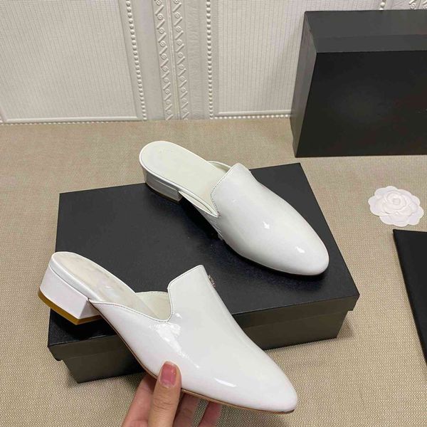 slippers spring / summer muller semi-slippers fashion temperament simple generous high-end quality solid color style ladies sandals size 35-, Black
slippers spring / summer muller semi-slippers fashion temperament simple generous high-end quality solid color style ladies sandals size 35-, Black