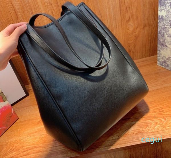 black bucket bag ladies leather diagonal shoulder shopping european and american retro large capacity portable tote fashion
black bucket bag ladies leather diagonal shoulder shopping european and american retro large capacity portable tote fashion