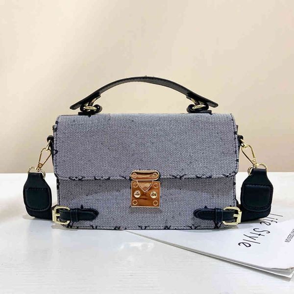 in 2021, the new paris designer carefully created a shoulder bag, which is high-end and fashionable, suitable for men & women, size: 25 7 17
in 2021, the new paris designer carefully created a shoulder bag, which is high-end and fashionable, suitable for men & women, size: 25 7 17