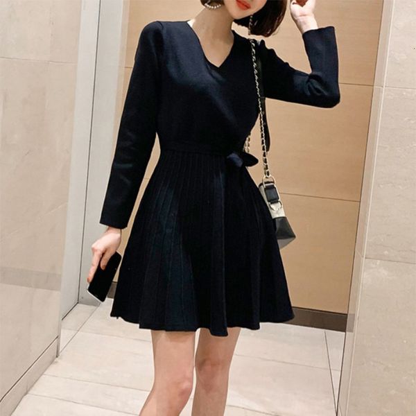 arrival black fashion women's ol'temper v-neck loop-up was plied with knitted thin bouncy mini dress, Black;gray
arrival black fashion women's ol'temper v-neck loop-up was plied with knitted thin bouncy mini dress, Black;gray