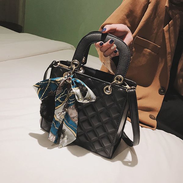 bag female 2021 new trendy korean version versatile messenger bag small xiangfeng lingge princess dai fashion portable bride
bag female 2021 new trendy korean version versatile messenger bag small xiangfeng lingge princess dai fashion portable bride
