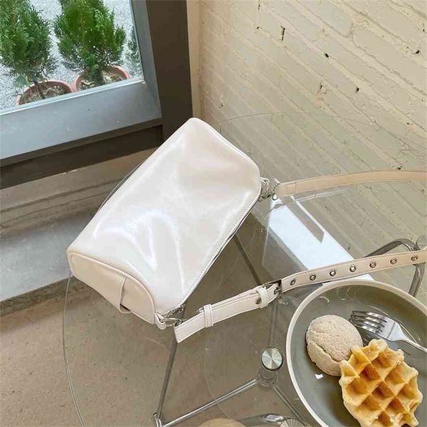 2021 south korea's same niche soft leather three-dimensional rivet cylinder underarm new single shoulder messenger bag for women
2021 south korea's same niche soft leather three-dimensional rivet cylinder underarm new single shoulder messenger bag for women
