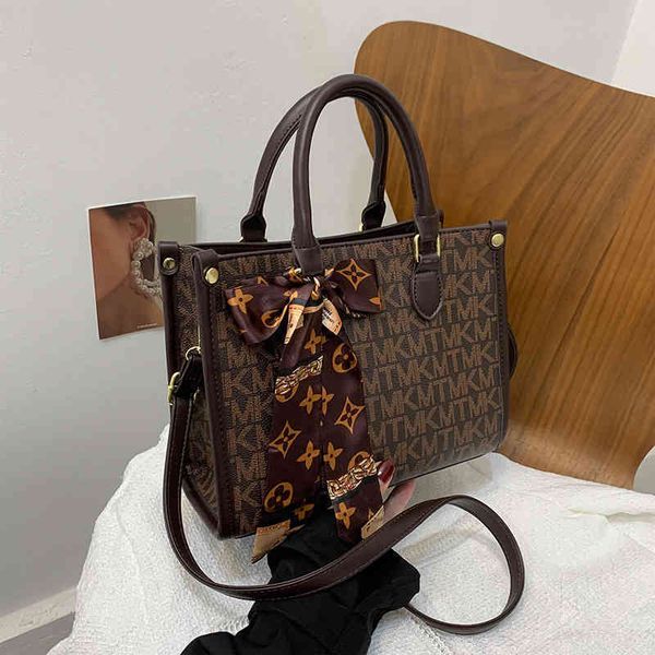 2022 latest handbag factory store texture printed bag one shoulder portable large capacity women's bag style texture bag, Black;red
2022 latest handbag factory store texture printed bag one shoulder portable large capacity women's bag style texture bag, Black;red