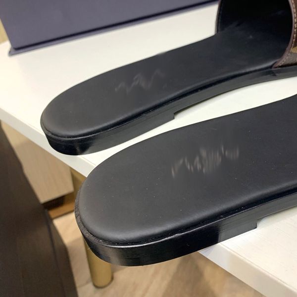 2021 designer luxurys slippers women sandals fashion beach shoes flip flops flat non-slip classical hole slipper with box size 35-41 -g3, Black
2021 designer luxurys slippers women sandals fashion beach shoes flip flops flat non-slip classical hole slipper with box size 35-41 -g3, Black