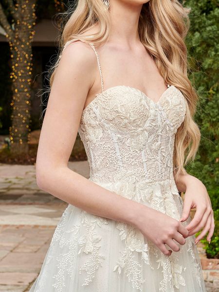 2022 new arrival embroidered tulle wedding dress sweep train bridal gowns spghetti, White
2022 new arrival embroidered tulle wedding dress sweep train bridal gowns spghetti, White