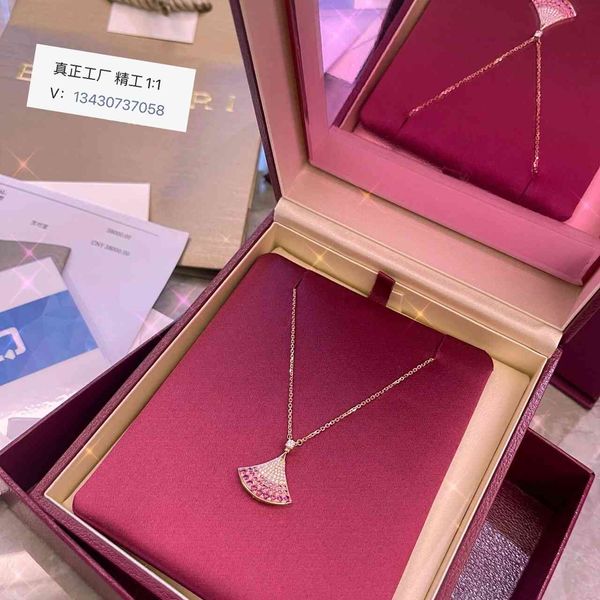 necklace baojia small skirt s925 silver full diamond collarbone women's fashion pink fan
necklace baojia small skirt s925 silver full diamond collarbone women's fashion pink fan