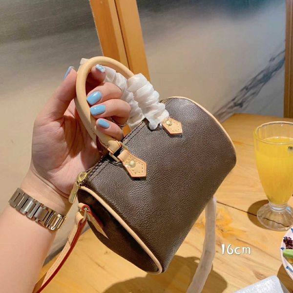5a+ lulu mini tote pillow bag luxurys designers bags women handbags brands classic fashion designer clutch original wallet with box genuine
5a+ lulu mini tote pillow bag luxurys designers bags women handbags brands classic fashion designer clutch original wallet with box genuine