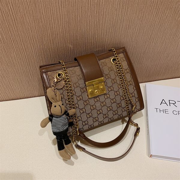 purse bag women's winter new versatile fashion large capacity atmospheric chain one shoulder portable messenger tote bag
purse bag women's winter new versatile fashion large capacity atmospheric chain one shoulder portable messenger tote bag