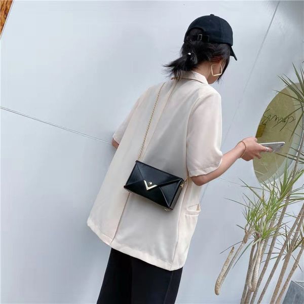 ladi fashion shoulder bag classic leather hand trend casual crossbody com with packing box 8888
ladi fashion shoulder bag classic leather hand trend casual crossbody com with packing box 8888