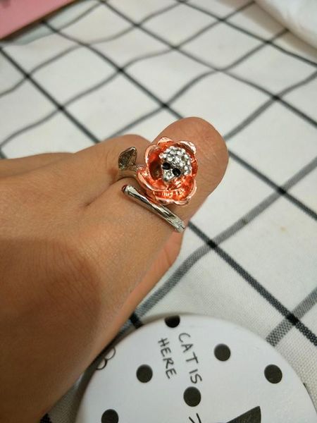cluster rings punk skeleton rose flower finger ring for women female fashion jewelry inlaid clear cz skull engagement wedding nice gifts, Golden;silver
cluster rings punk skeleton rose flower finger ring for women female fashion jewelry inlaid clear cz skull engagement wedding nice gifts, Golden;silver