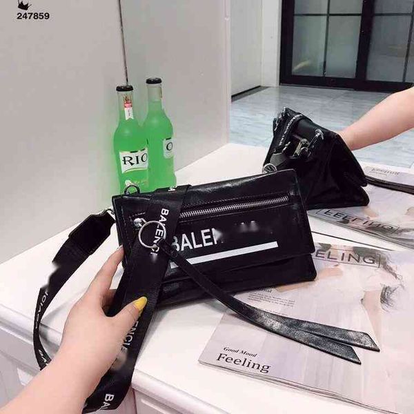 luxury handbags and storage italy baleg handbag 's new original hardware imported oil wax leather fabric, exquisite shap
luxury handbags and storage italy baleg handbag 's new original hardware imported oil wax leather fabric, exquisite shap