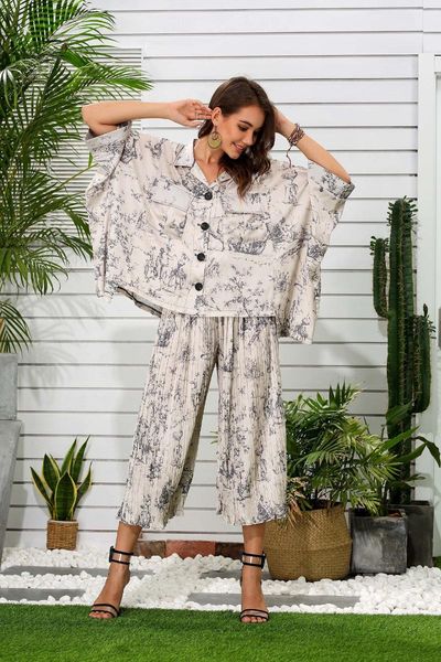 women's pants & capris printing personalized suit lapel pocket bat sleeve loose and elegant upper garment coat + wide leg set, Black;white
women's pants & capris printing personalized suit lapel pocket bat sleeve loose and elegant upper garment coat + wide leg set, Black;white