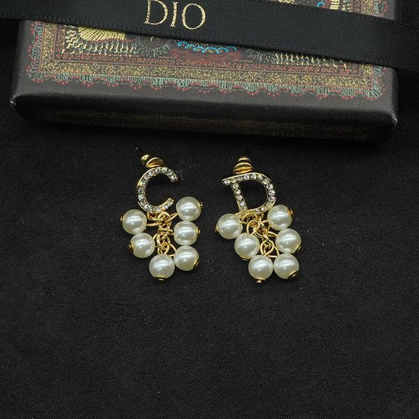 design jewelry full diamond letters pearl pendant fashion earrings women's 925 silver needle material net red live broadcast
design jewelry full diamond letters pearl pendant fashion earrings women's 925 silver needle material net red live broadcast