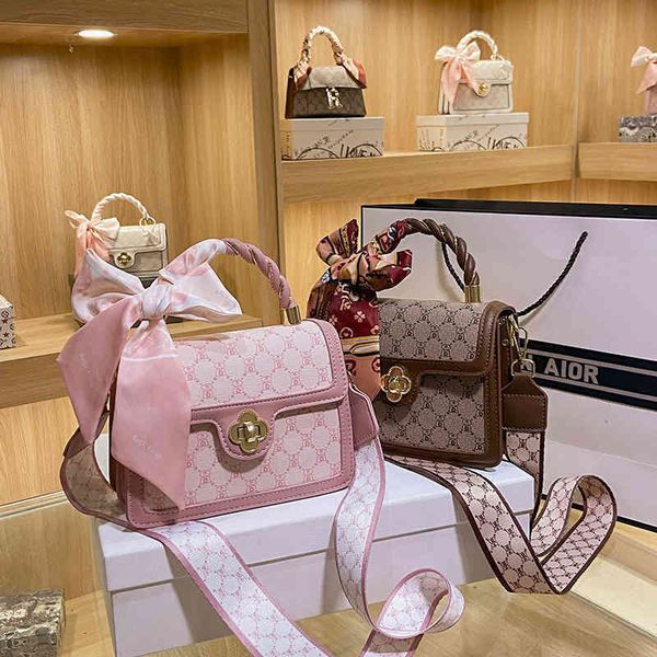 2022 factory wholesale designer handbags on clearance special advanced women's one shoulder messenger red summer printed silk scarf sma
2022 factory wholesale designer handbags on clearance special advanced women's one shoulder messenger red summer printed silk scarf sma