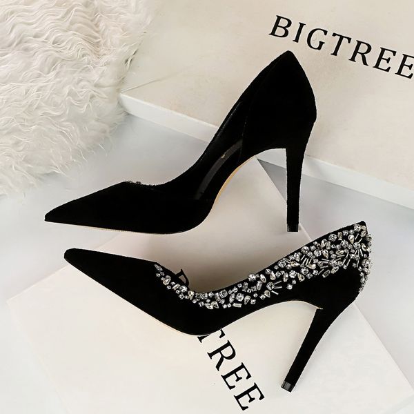 sandals autumn 2021 stilettos suede shallow mouth pointed toe side hollow large size single shoes women wedding sh, Black
sandals autumn 2021 stilettos suede shallow mouth pointed toe side hollow large size single shoes women wedding sh, Black