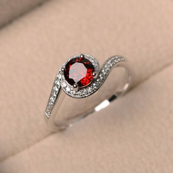 cluster rings zircon garnet ring s925 sterling silver white gold plated inlay burgundy gemstone twisted arm simple temperament ladies, Golden;silver
cluster rings zircon garnet ring s925 sterling silver white gold plated inlay burgundy gemstone twisted arm simple temperament ladies, Golden;silver