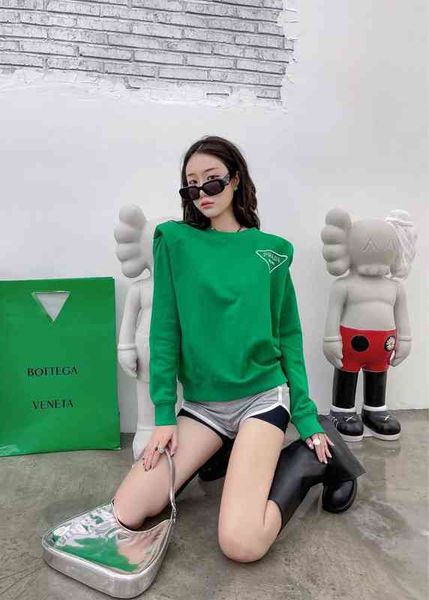 p family's simple letter printing shoulder pad in autumn and winter of 2021 is loose thin, versatile round neck long sleeve women', Black
p family's simple letter printing shoulder pad in autumn and winter of 2021 is loose thin, versatile round neck long sleeve women', Black