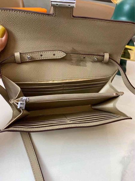 70% off factory store the new cross grain cowhide one shoulder messenger bag can be used as wallet or handbag
70% off factory store the new cross grain cowhide one shoulder messenger bag can be used as wallet or handbag