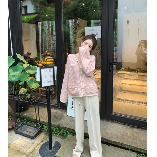 fashionable korean knitted cardigan women's early autumn 2021 version with v-neck sweater coat wear, White
fashionable korean knitted cardigan women's early autumn 2021 version with v-neck sweater coat wear, White